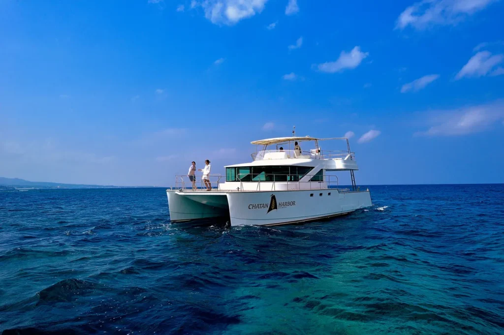 沖縄・ジ・ウザテラスで夏限定の無料クルージングとキャンプ開催！全室プール付きヴィラで過ごす至福の家族旅行