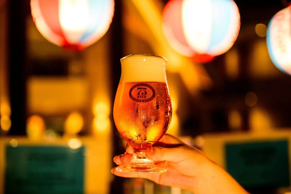 ライトアップされた名護のクラフトビール