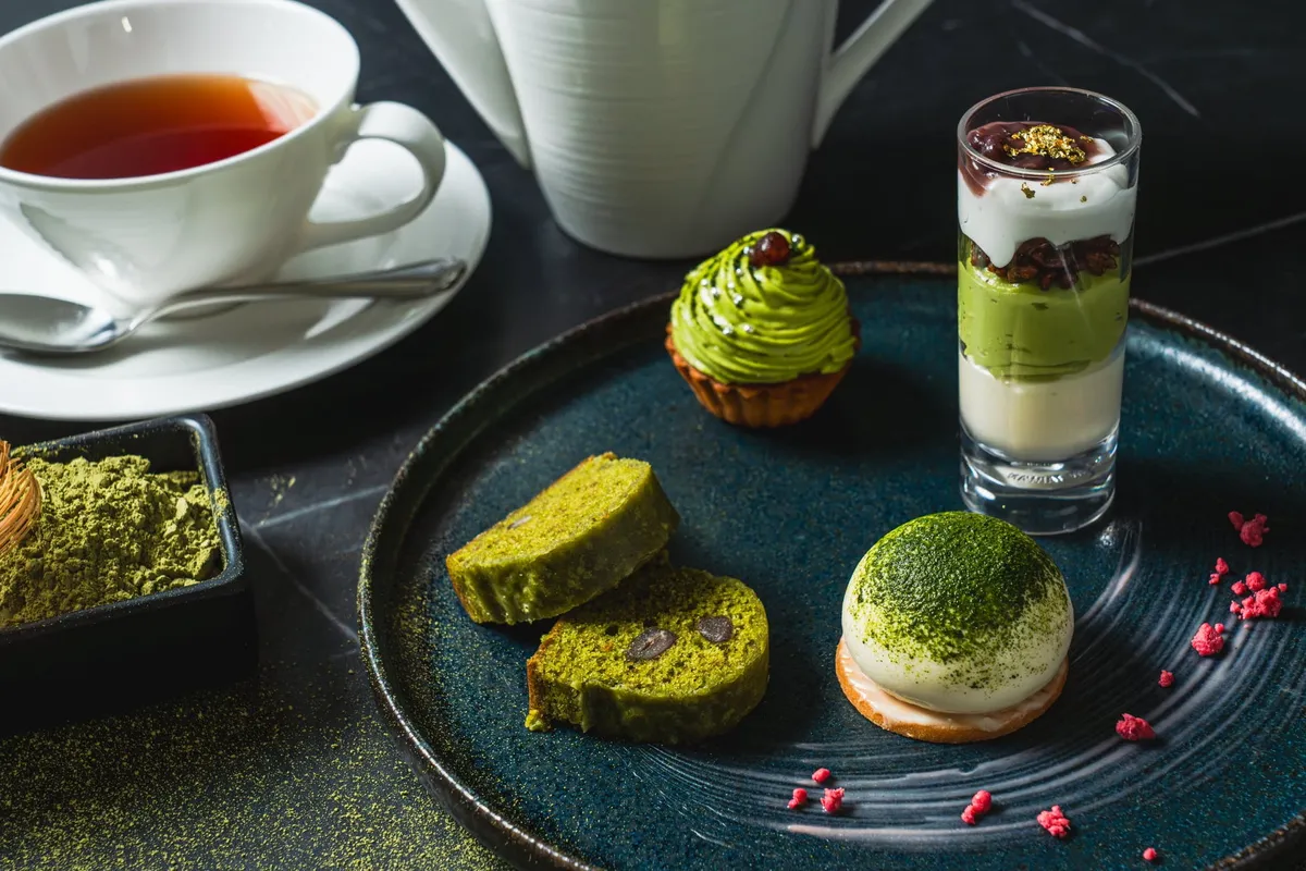 パフェやパウンドケーキ。グラスに入った層が美しい抹茶スイーツです。