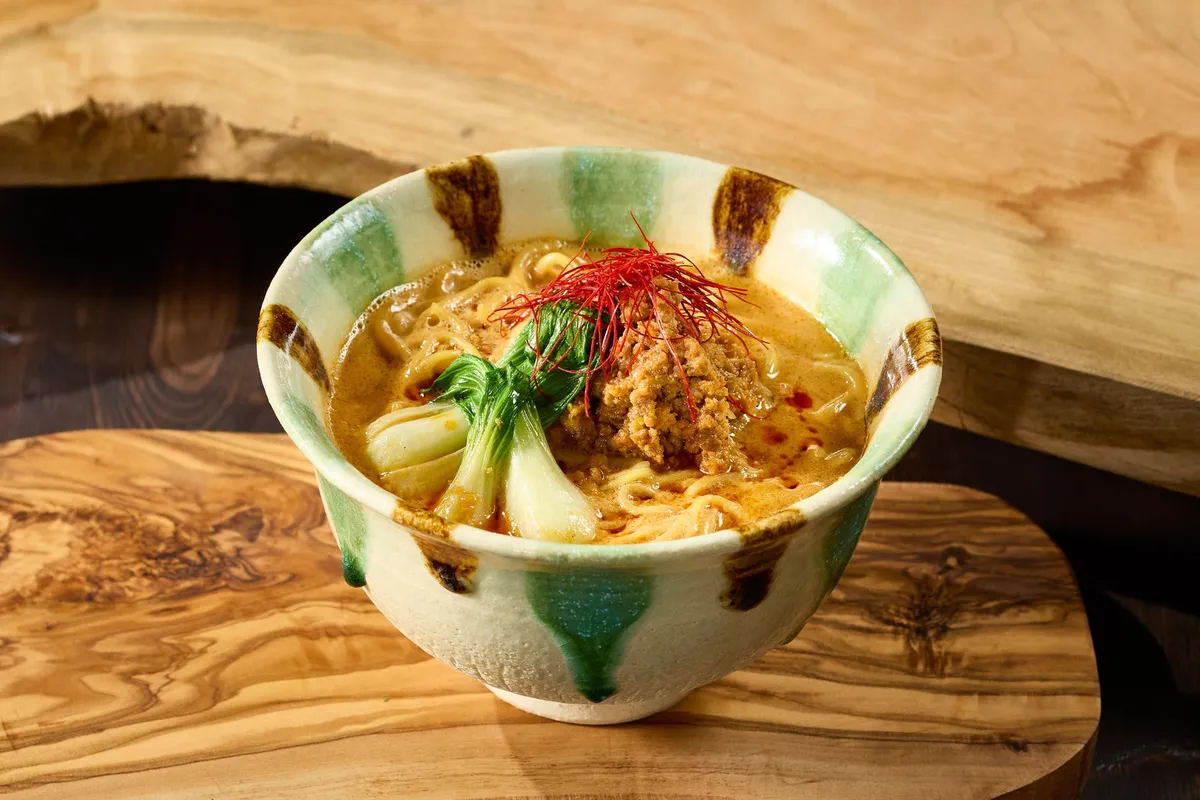 中華シェフ特製の本格担々麺