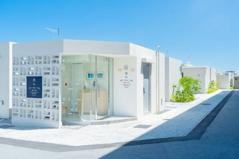 恩納村に全棟プール付きヴィラ「琉心」誕生！最大10名で暮らすように泊まる沖縄旅