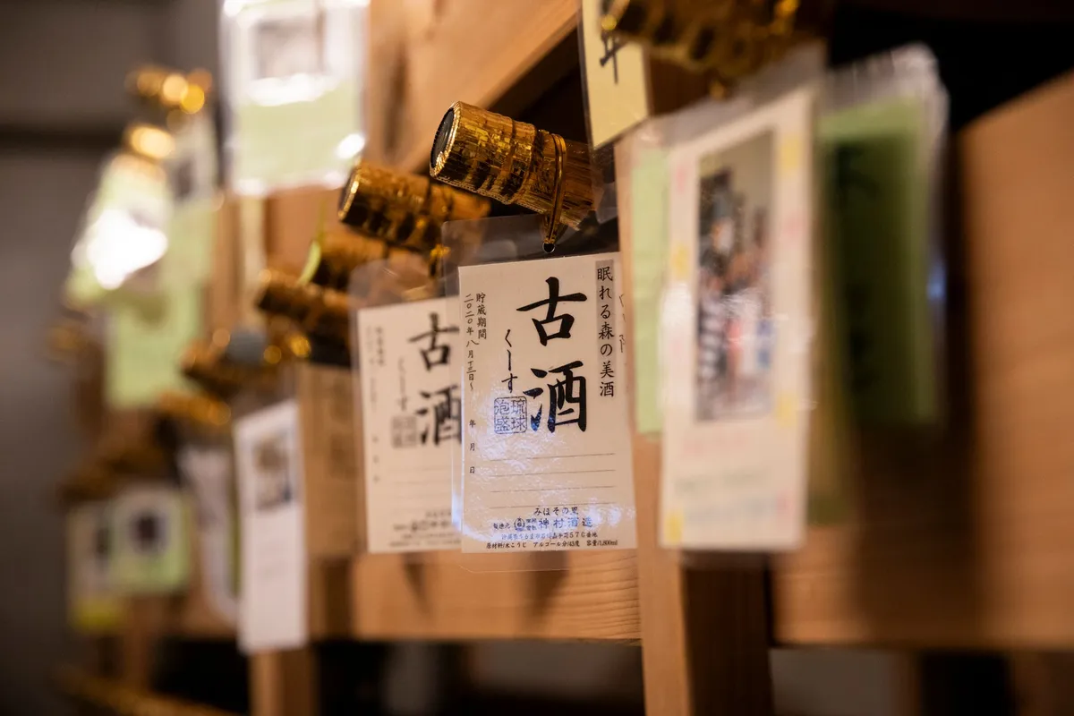 泡盛の古酒が眠る神村酒造の貯蔵庫