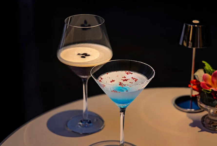 海底熟成酒を使用した美しいオリジナルカクテル